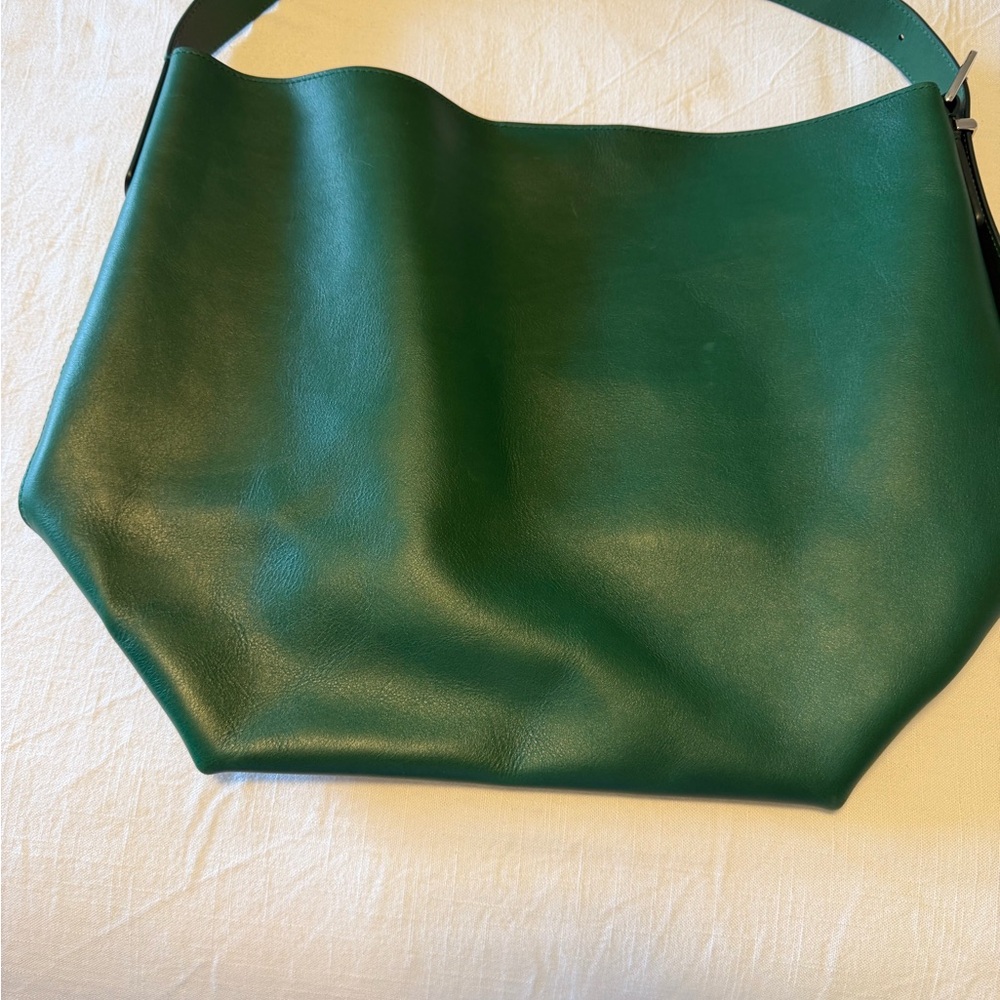 Elegant Green Leather Shoulder Bag